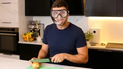 ¿Lágrimas al cortar cebolla? El secreto de los chefs profesionales del que nadie habla